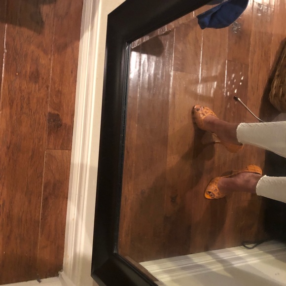 BCBG Orange snakeskin heels size 6 - Picture 6 of 6